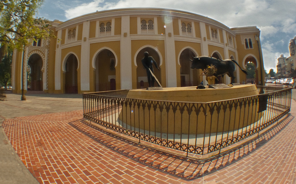 jrjimenezdondi's tweet photo. Hoy nuestra Maracay arriba a sus 325 años de su fundación, como parroquia eclesiástica en honor a la Catedral de San José, erigida el 5 de marzo de 1701. https://t.co/3FS4dTHRdd