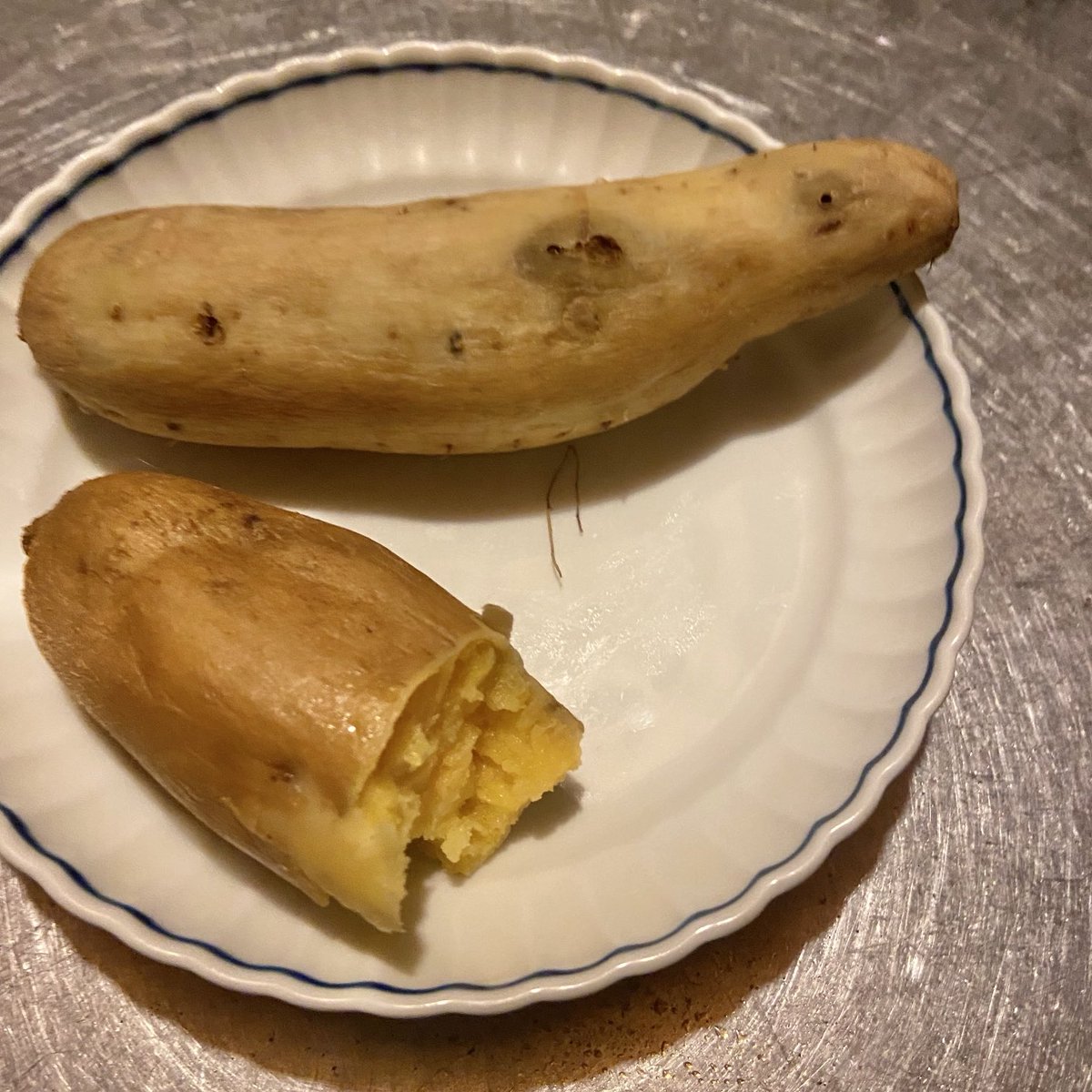 mutoukegohan's tweet photo. 2/5 朝 蒸し安納芋 ポタージュスープオートミール 鳥取で買ったグラノーラ 家にいると永遠に食べてしまう https://t.co/ZE2Pn9xfId