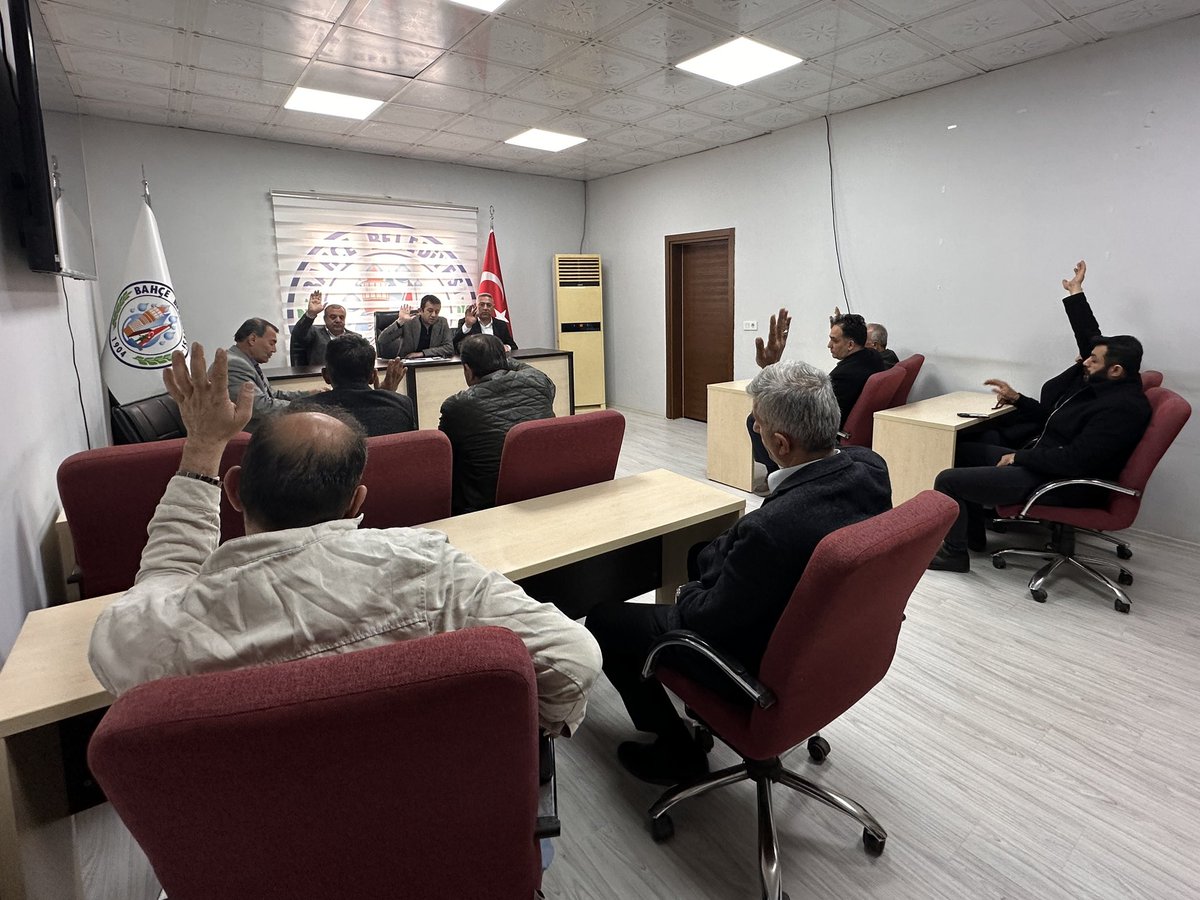 BahceBelediyesi's tweet photo. 2026 yılı Mart ayı Belediye Meclis Toplantımız, Belediye Başkanımız Sayın Zeynel Mete Kadıoğlu başkanlığında, kıymetli meclis üyelerimizin katılımıyla gerçekleştirildi. https://t.co/dGa6GcB1Sl