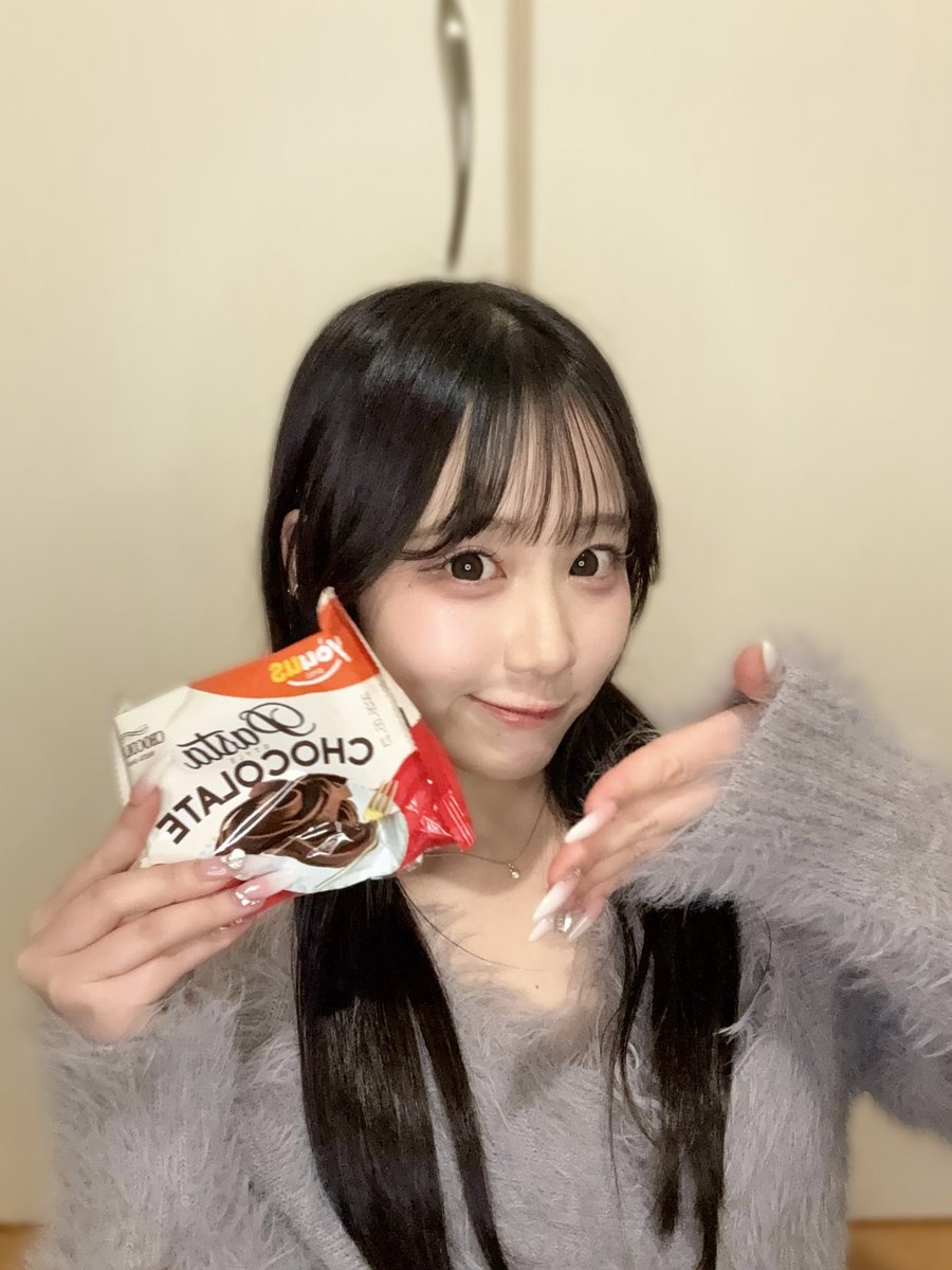 mhr_0x's tweet photo. ドバイチョコ餅寿司、チョコパスタ！🤎

最近チョコ系のトレンドが増えてるってことは…
世の中がまひるに��づいてるってことでいい⁉️😏(？)

みんなもみたことある？💗
 #ドバイチョコ   #ドバイチョコもち  #チョコパスタ  #チョコレート  #韓国  #新大久保  #大学生  #ミスコン https://t.co/SJGBLLX0bZ