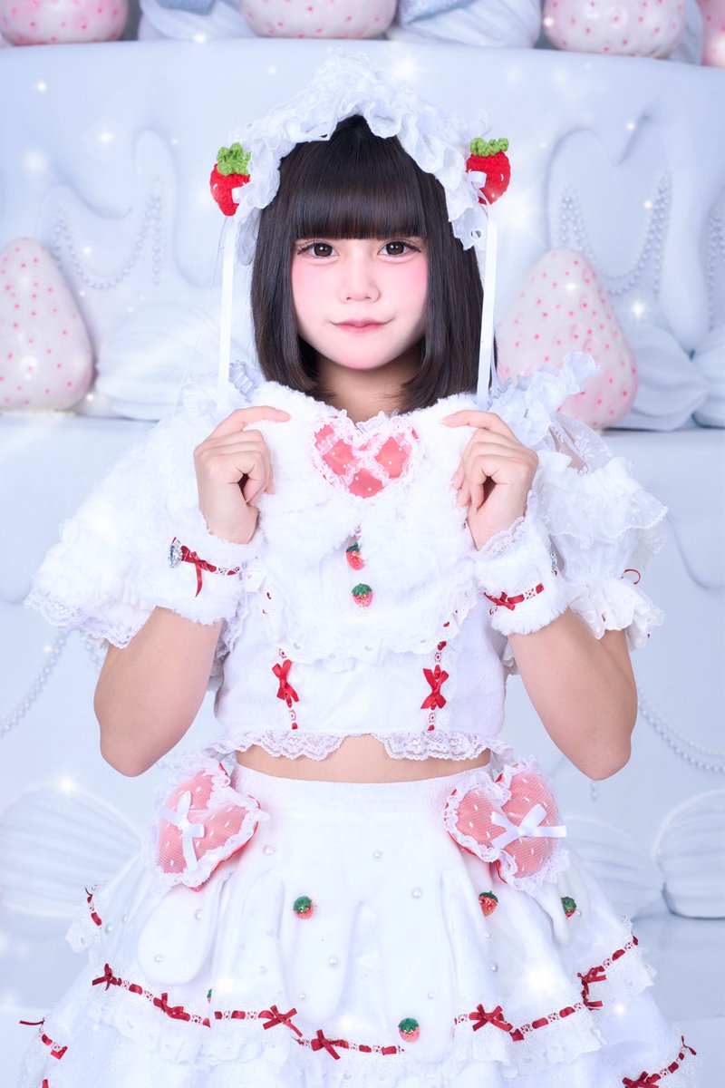 qualy_info's tweet photo. ♡🍓  新アー写公開⑦ 🍓♡

୨୧┈┈┈┈┈��┈┈┈┈
🤍雪雫ねいろ
🤍好きなお菓子 蒲焼さん太郎
🤍大人になった赤ちゃんです👶🏻

@QuAly_NEIRO
┈┈┈┈┈┈┈┈┈┈┈୨୧

当アカウントフォローの上、
RP &いいねで抽選で各日1名様に
新衣装でのワイドチェキプレゼント🎁
（集合アー写公開翌日に当選者へDMにて連絡）

next member 3/6 22:00...

#キュアリー
