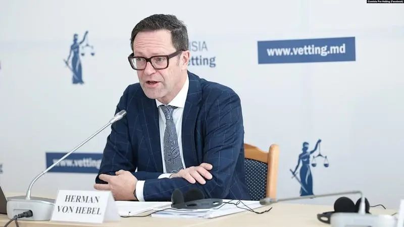 PruteanuVictor's tweet photo. Failed to get 61 votes?
Just change the rules to 51.
This is exactly what Moldova’s ruling party is doing to push through the appointment of Herman von Hebel after the opposition refused support. When laws are rewritten to secure votes, democratic safeguards become meaningless. https://t.co/tKPFkbXsyu