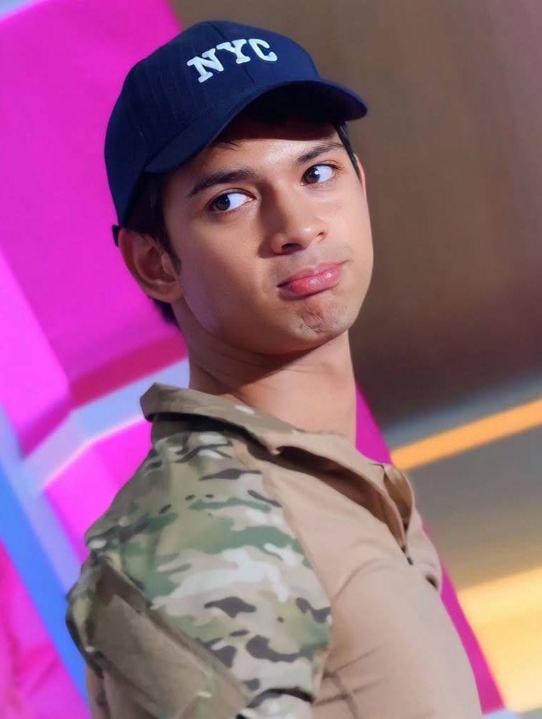 𝓥 🎀 tweet media