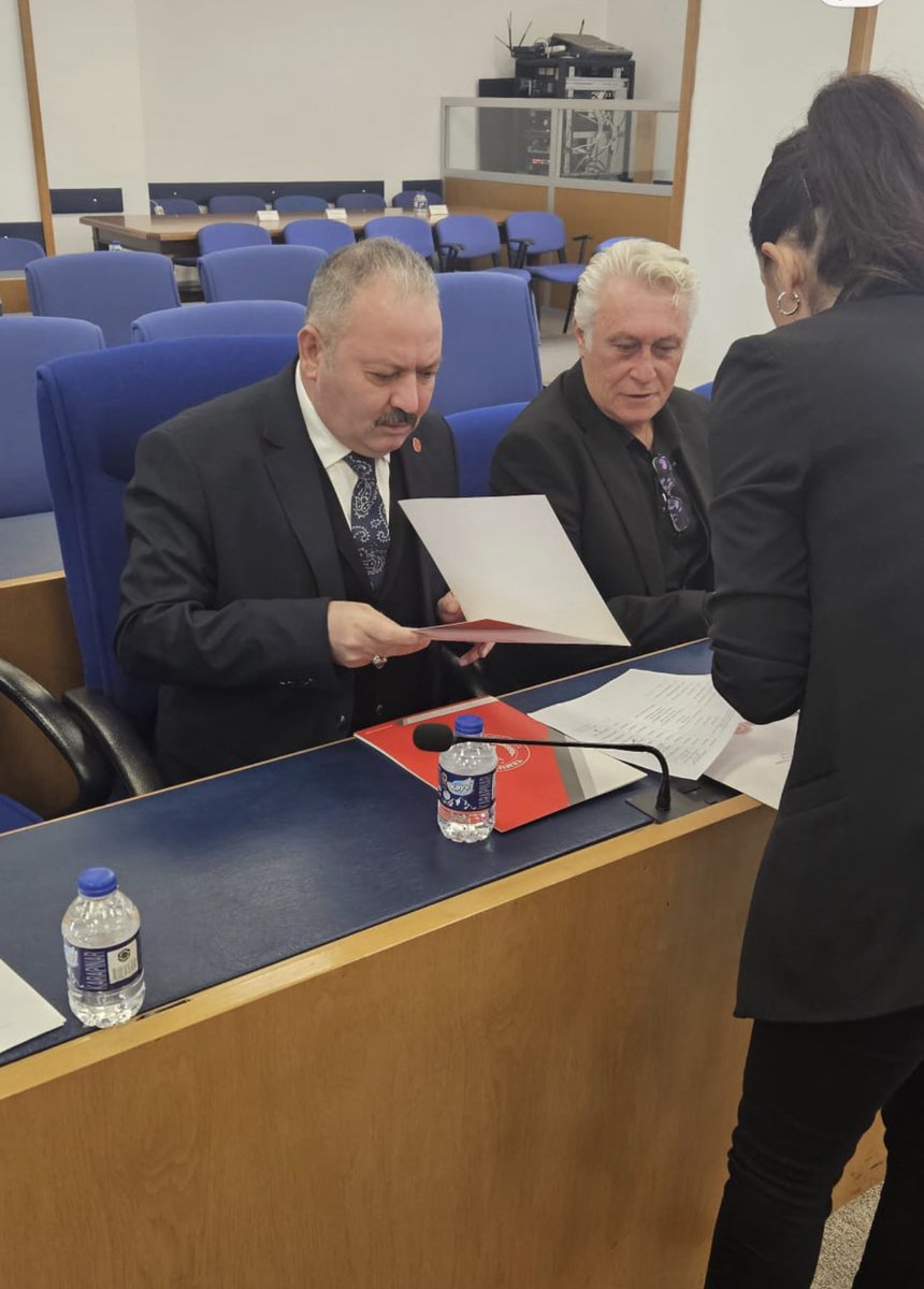 Uzman Çavuşlar, bu vatanın görünmeyen ama en ağır yükünü taşıyan neferleridir. Dağda, sınırda, operasyonda yıllarını ortaya koyan bu insanlar; sadece görev yapmadı, aynı zamanda bir milletin huzuru için ömrünü ortaya koydu.

Ancak ne yazık ki onlarca yıl boyunca birçok hak kaybı