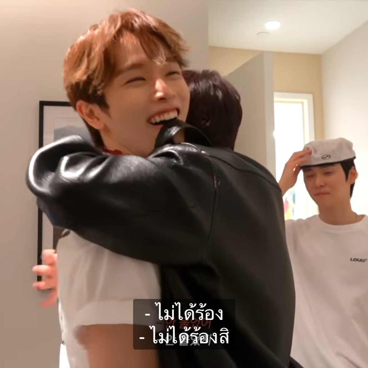 ตอนพี่โชทาโร่มากอดซองชานคือโคตรน่าหยิกอะ ดูเป็นเด็กดื้อของพี่มาก