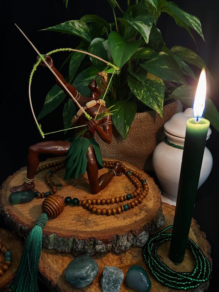 AlexOfCards's tweet photo. Na mata de Oxóssi, quem tem fé, nunca volta de mãos vazias. Okê arô 🏹🌳💚✨️📿 https://t.co/SJIvvVW4mB