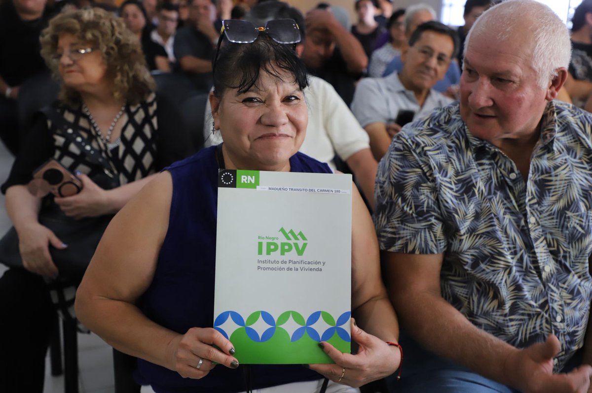 ippvrionegro's tweet photo. ROCA TIENE A NUEVAS FAMILIAS PROPIETARIAS

Acompañamos a 82 familias que pagaron su casa y su escritura y hoy celebran tener en sus manos el título de propiedad.

¡Felicitaciones! https://t.co/cbcLdQ0Qea