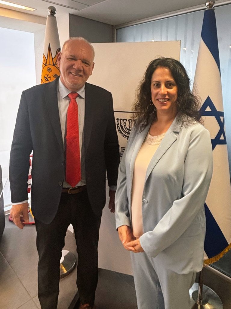 Ayer visitamos a la Embajadora de Israel para dialogar sobre temas preocupantes tales como la guerra y el creciente antisemitismo en nuestro país; también compartimos sobre los enormes lazos que unen a ambos pueblos a la democracia occidental y la libertad.  <a href="/IsraelinUruguay/">Israel en Uruguay</a>