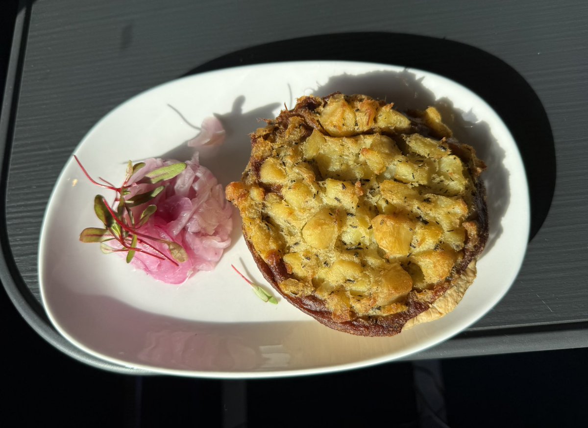 Credit where it’s due - travelled down to London on  <a href="/AvantiWestCoast/">Avanti West Coast</a> - staff  ready with ramp, OBS fab as was steak pie +  Forest G&amp;T 
#NationalPieWeek
 
<a href="/NetworkRailEUS/">London Euston</a> ready with ramp to get me off, now on return, they were ready to get me on

This is how assistance should be