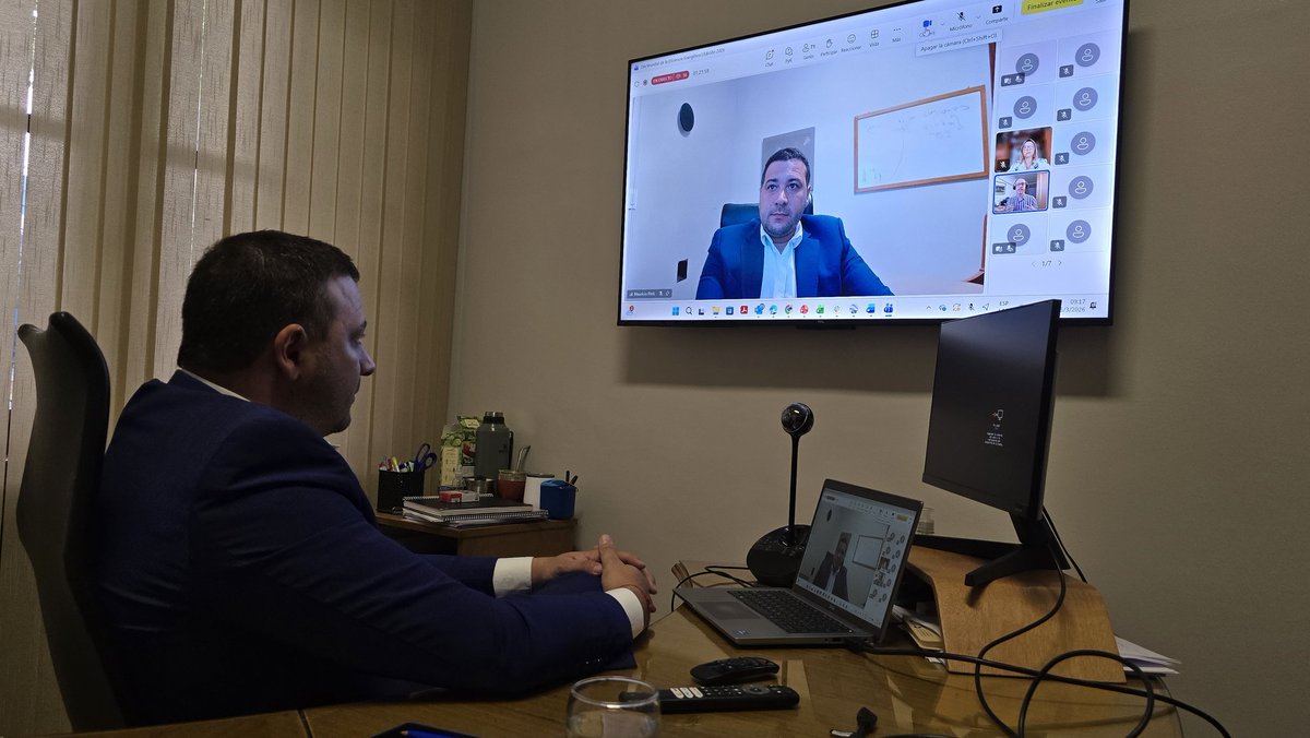 MauriPintiClop's tweet photo. Como vicepresidente de la CACME, participé en la apertura de la jornada por el Día Mundial de la Eficiencia Energética.

Un espacio para reflexionar sobre políticas y acciones que impulsen un uso más eficiente de la energía y un desarrollo más sostenible. ⚡ https://t.co/w4Guw9seTL