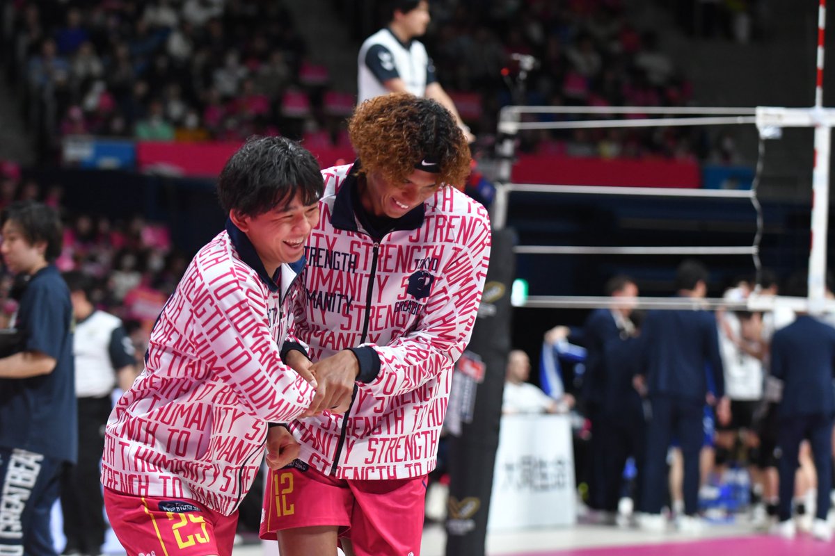 タイムアウト中にいちゃつく2人 Two people flirting during timeout