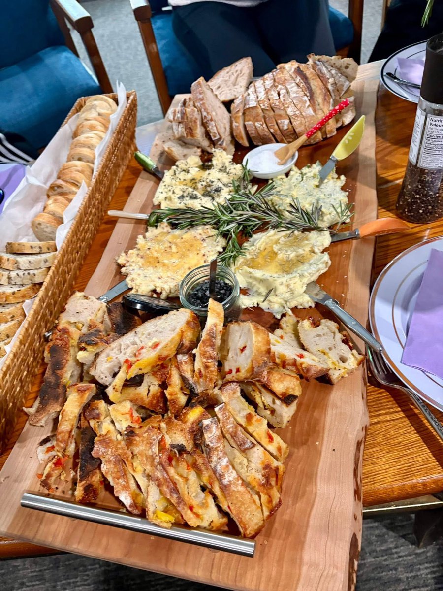 torontocurling's tweet image. Come for the #curling, says @unionvillecurl, and stay for the socialization… and maybe a few snacks!! 😳 

#impressive #GTArocks