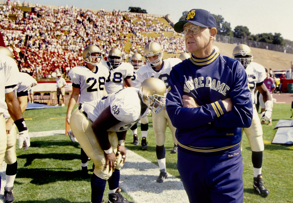 Legendary College Football Head Coach Lou Holtz has passed away at the age of 89💔

He won 249 games with 100 of them coming at Notre Dame where he led them to 1988 National Championship🔥

May he rest in peace🙏
