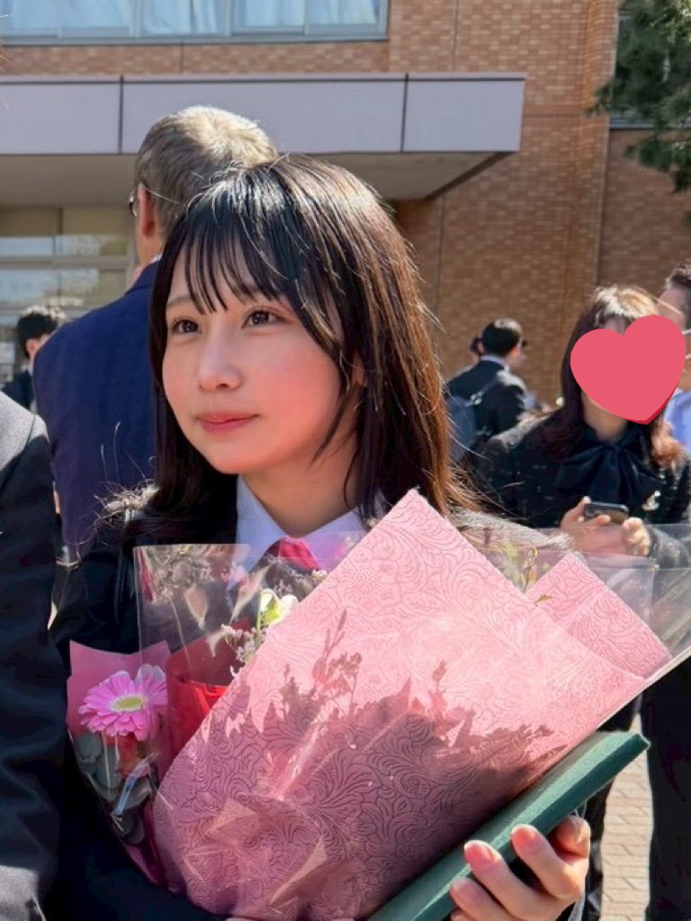 kanami_280's tweet photo. 高校卒業したよー😣
中高6年間通いましたがんばった！ https://t.co/2Z8v9mjLYE