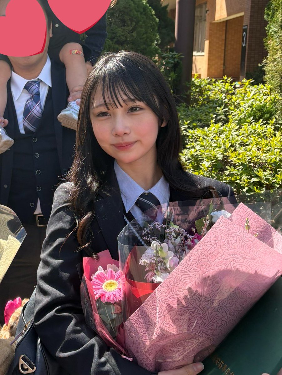 kanami_280's tweet photo. 高校卒業したよー😣
中高6年間通いましたがんばった！ https://t.co/2Z8v9mjLYE