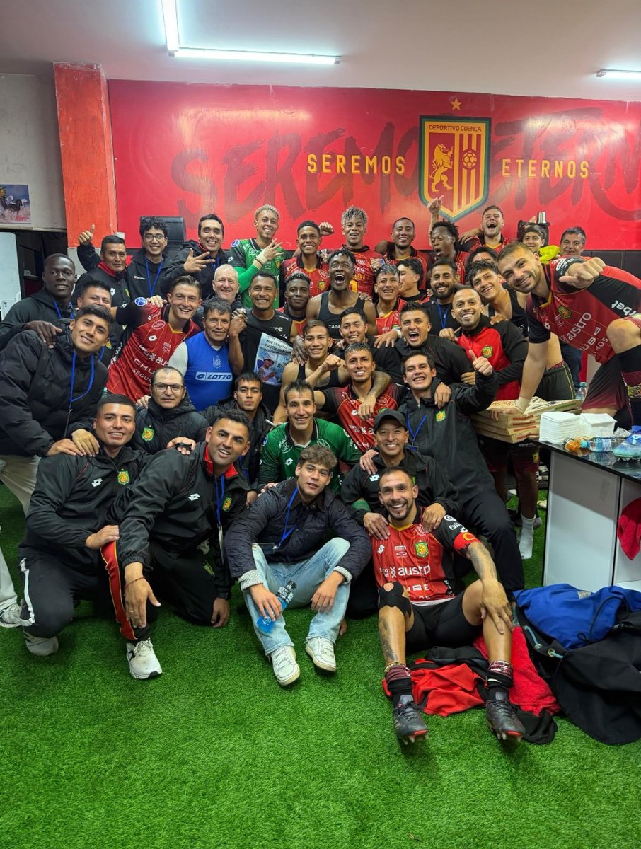 ViviSanchezBoni's tweet photo. Manda a decir #DCuenca🔴⚫ que buenos días a toda la hinchada 'colorada' y que gracias por ser la más fiel y la que llena su estadio 🏟️ Alejandro Serrano Aguilar. 

Están en la fase de grupos de #CopaSudamericana🏆⚽ https://t.co/4FMzlWkK1b