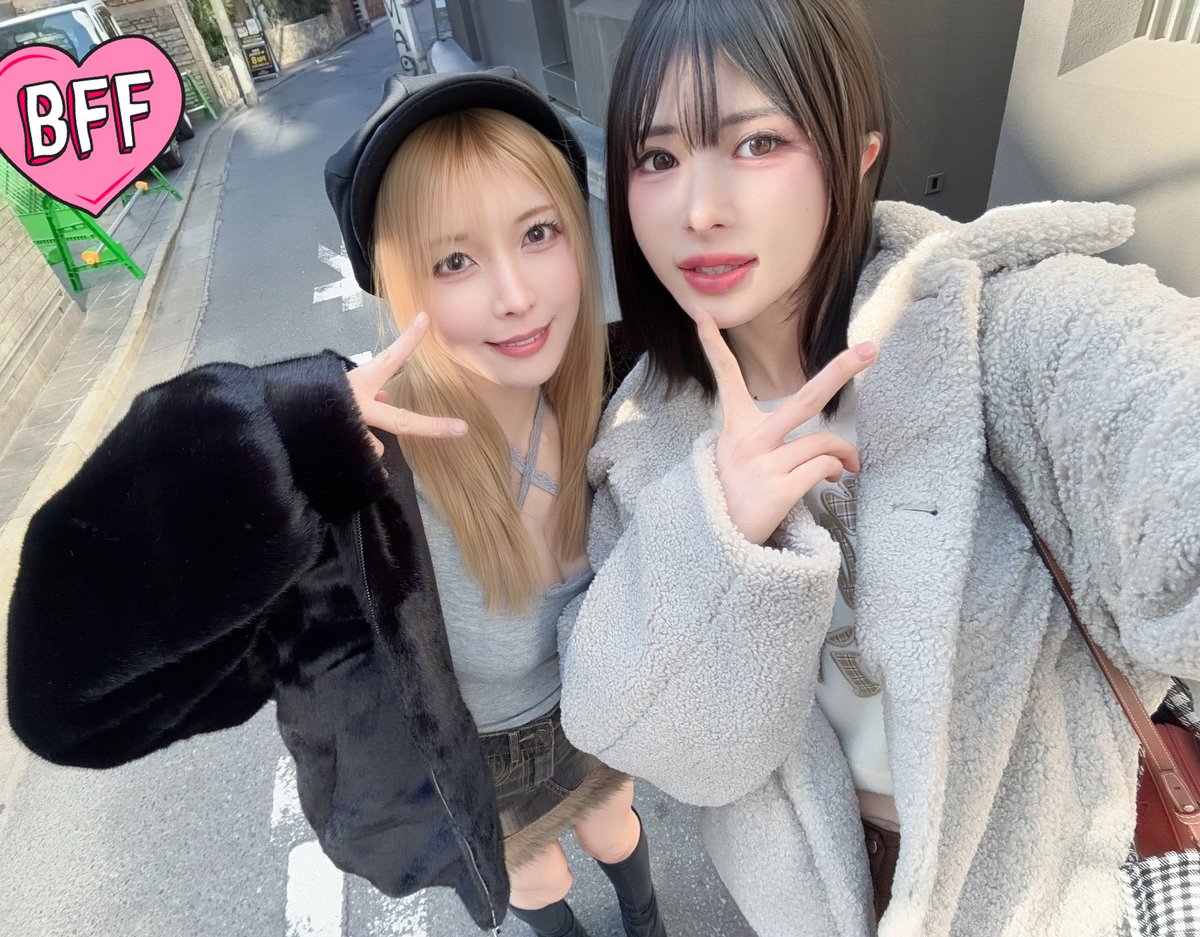 tsujiiHonoka's tweet photo. 新村あかり氏とプライベートでも遊ぶし、飲み会もする仲です。
そんな仲なのに……お互い痴女なのに、まだ2人で共演したことがないんです！！！
ぜひ共演したいです！！！！！
私たちの頭の中では、もう台本ができています！！（笑） https://t.co/jwfSYw0X3k