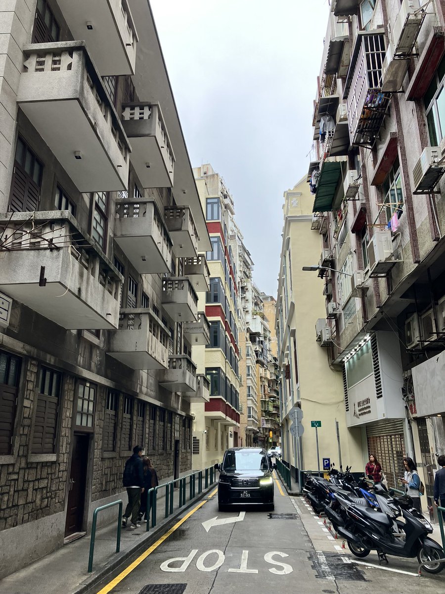 manrei6's tweet photo. 歴史ある街並みと現代が混ざり合う街〜マカオ🇲🇴

世界遺産「大三巴」も春節の装飾で彩られています✨

#春節中のマカオ https://t.co/hfBVYNZIaG