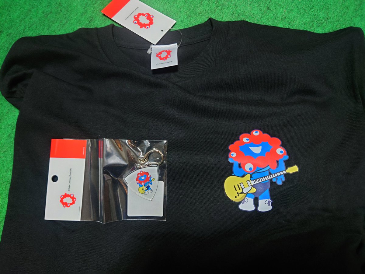 レディクレ×ミャクミャクのロンTとキーホルダー届いた😅 #レディクレ