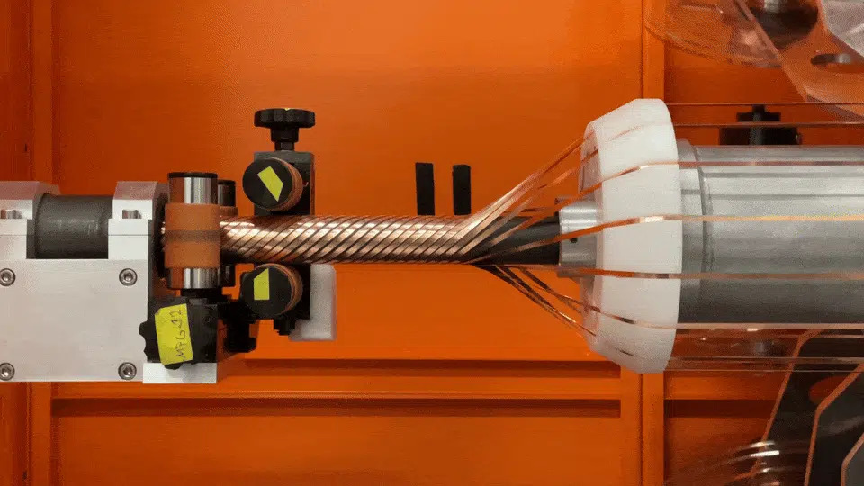 MouserElecEU's tweet image. Data centers are testing high-temperature superconductors (#HTSs) to increase power efficiency and minimize transmission losses.
These #cables offer compact, low-resistance power delivery, making them ideal for high-density, energy-hungry facilities. 🔌mou.sr/4kUPWpX