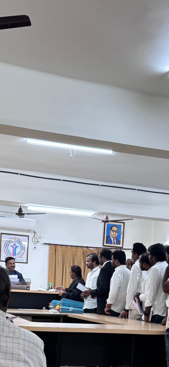 DevanandGD's tweet photo. BCSCST-JAC Chairman Dr. Visharadhan Maharaj, along with the victims of Nagarkurnool, submitted a representation to the Telangana State Human Rights Commission Chairman Shameem Akhtar this morning.
#BCSCST-JAC
#DrVisharadhanMaharaj
#JusticeFor2MonthsBaby https://t.co/jlp6XHFehO