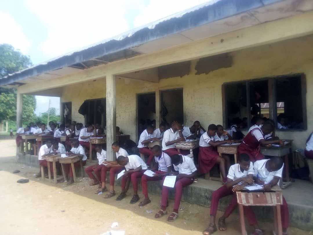InibeheEffiong's tweet photo. This is the current state of infrastructure at the popular Community Comprehensive Secondary School, Four Towns, Uyo, Akwa Ibom State.

This is a public school located close to the State Secretariat.

It is in the heart of the State Capital.

This is what education looks like in a State that has received over N2.53 trillion in the last 32 months.

This is what public education looks like in an oil-rich State misruled by Governor Umo Eno.

This is the State where the current Senate President comes from.

The same State whose governor is using billions of public funds to buy exotic SUVs for politicians who are neither poor, nor immobile.