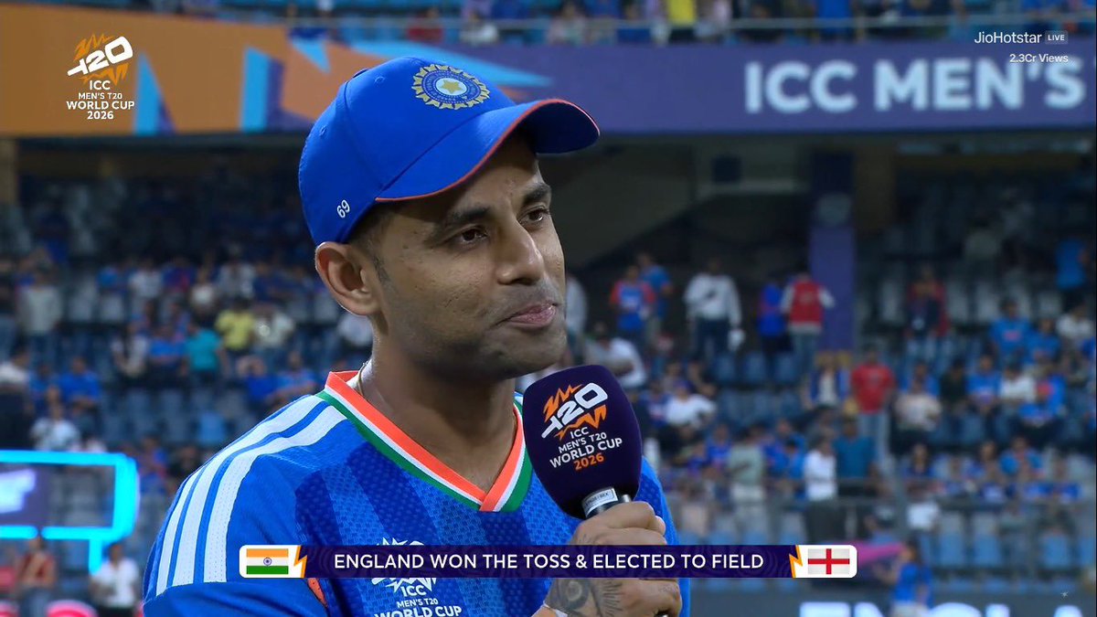 SURYAKUMAR YADAV AT THE TOSS. 🗣️ 

“We would have batted first anyway”.