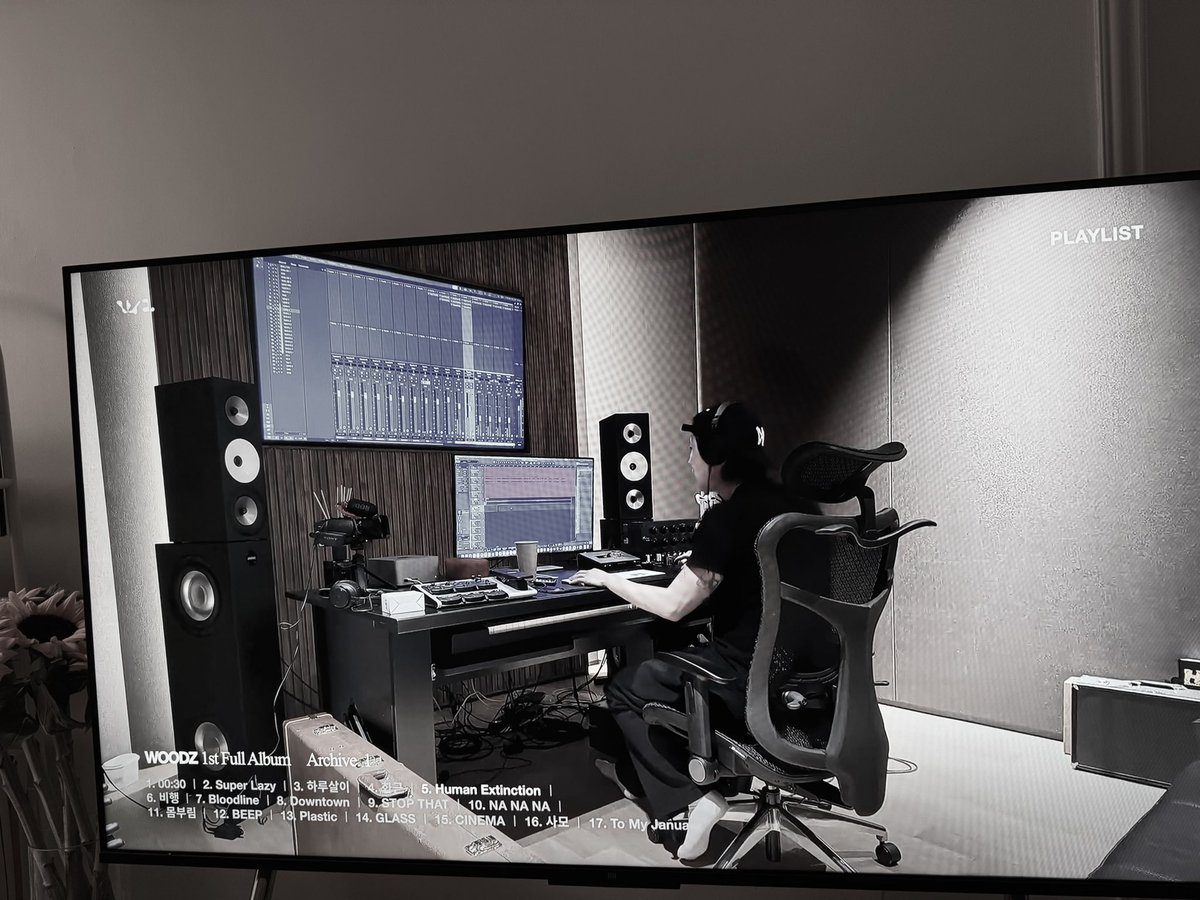 TV로 틀어놓고 화면 핧기