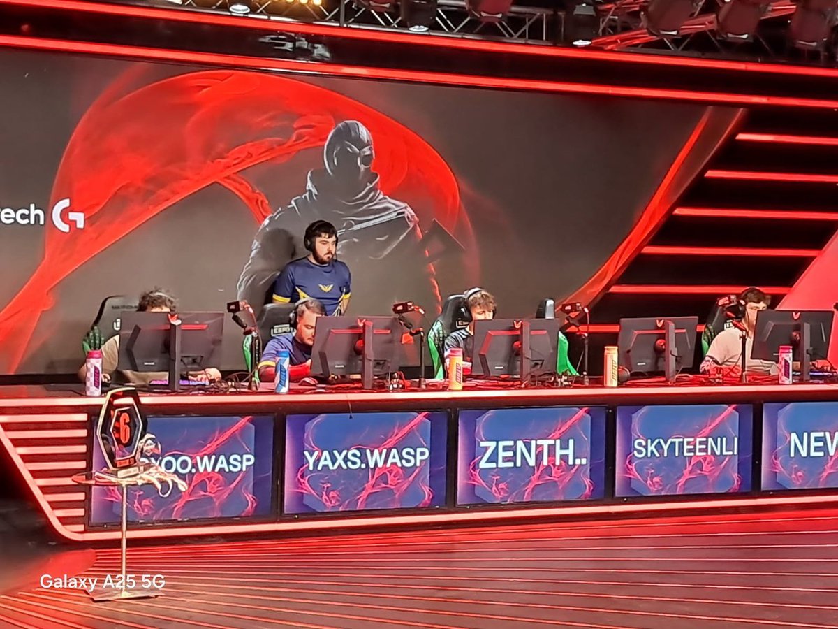 Bon je m’y prends un peu tard, je fais ce message pour 
<a href="/Skyteenli/">Skyteenli.yNk</a> 
<a href="/NewaGiveUp/">Paul 🇺🇦❤️</a> 
<a href="/Zenth45/">Zenth45</a> 
<a href="/Bibxoo_WASP/">Bibxoo.</a> 
Un grand merci pour ce week-end fou, l’objectif était de passer un bon week-end et c’est plutôt réussi ! 

Merci au staff de la <a href="/WaspEsport/">Wasp Esport</a> ❤️