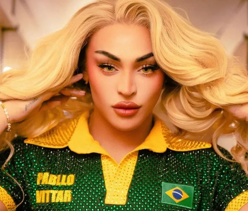 poptime's tweet photo. Pabllo Vittar revelou que o seu sonho é cantar no São João de Caruaru, o maior São João do mundo. https://t.co/qaUKaKMlqw