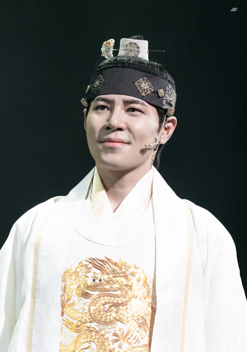 roemf_pic's tweet photo. 260211 뮤지컬 한복 입은 남자

이규형 https://t.co/UCzFc7Cf65