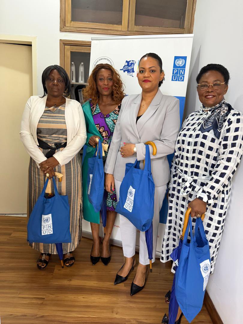 AfecRdc's tweet photo. Rencontre enrichissante entre l’AFEC-RDC et Damien MAMA, Résident Pays du Programme des Nations Unies pour le développement en RDC.

Présentation de la vision de l’Association et échanges sur de futures collaborations pour renforcer la gouvernance, l’excellence. #news #afecrdc https://t.co/UX2e2KsBUo
