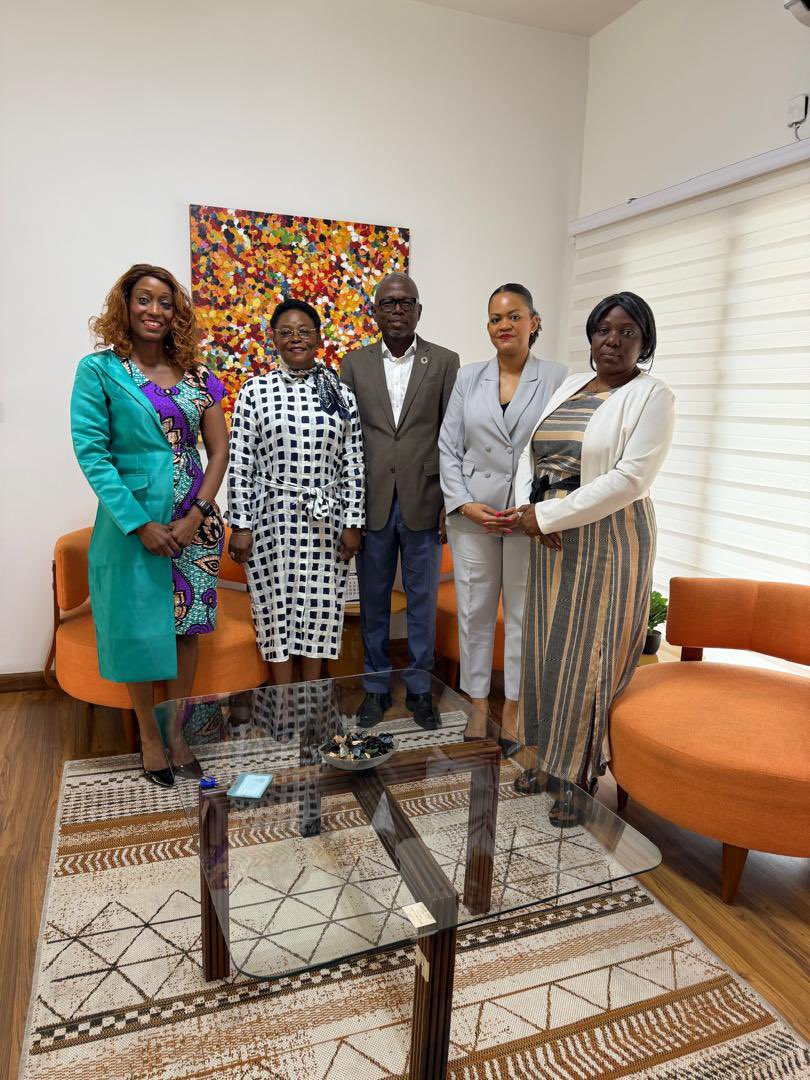 AfecRdc's tweet photo. Rencontre enrichissante entre l’AFEC-RDC et Damien MAMA, Résident Pays du Programme des Nations Unies pour le développement en RDC.

Présentation de la vision de l’Association et échanges sur de futures collaborations pour renforcer la gouvernance, l’excellence. #news #afecrdc https://t.co/UX2e2KsBUo