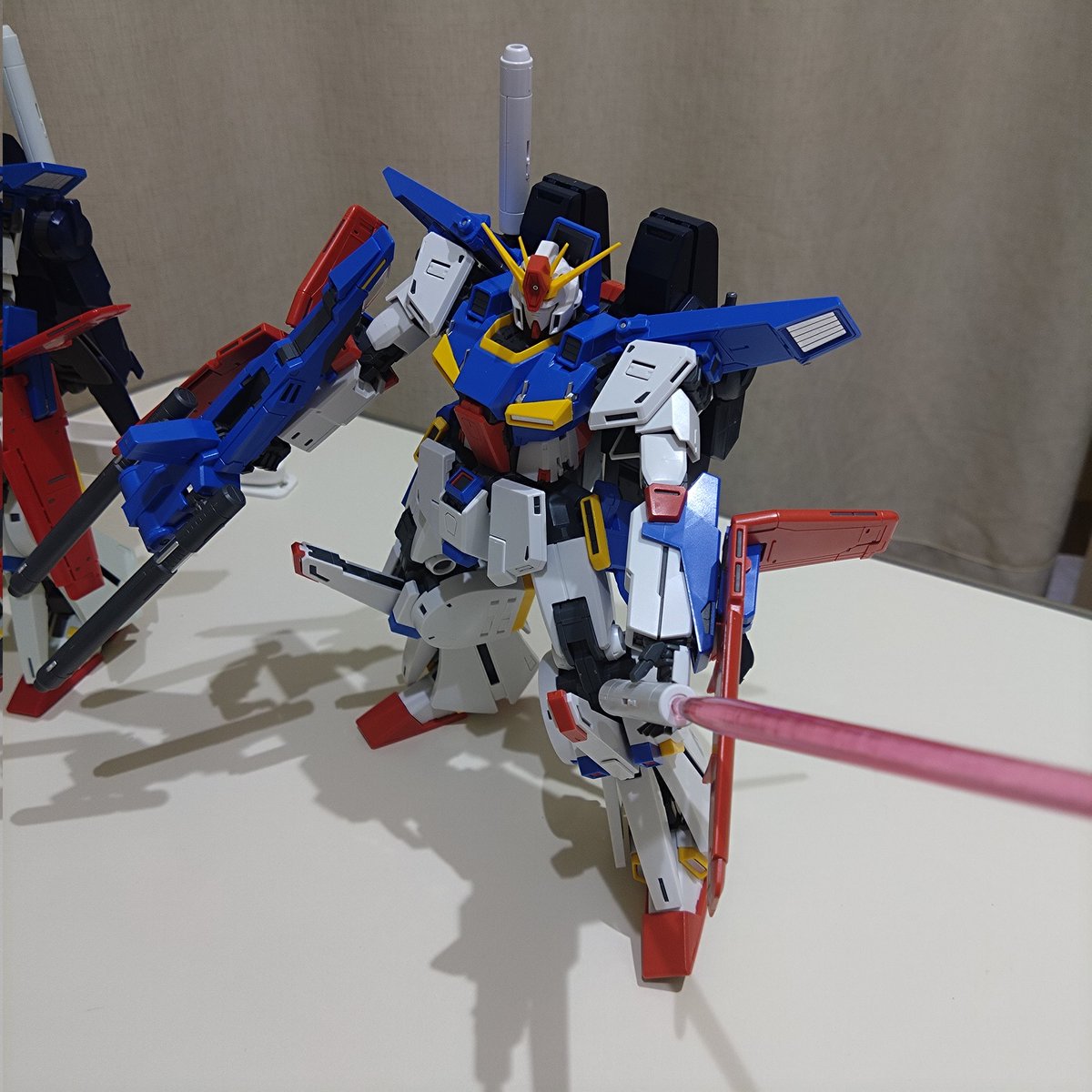 papaobuta2's tweet photo. 出来ました。しかし必要なパーツが余るということがありました。
しかも1体目も気が付かずに余らせていたことが判明😅
慌てて説明書をくまなく探すハメに・・・。
私はアニメ版のカラーのほうが好きかな。 https://t.co/eovOkkOEZu