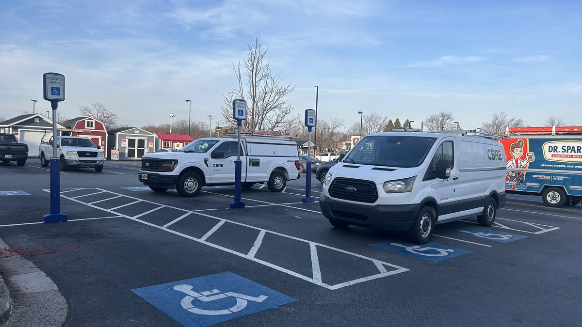 JasonLasiter's tweet photo. @CBRE nice parking https://t.co/DEWmDkPMMw