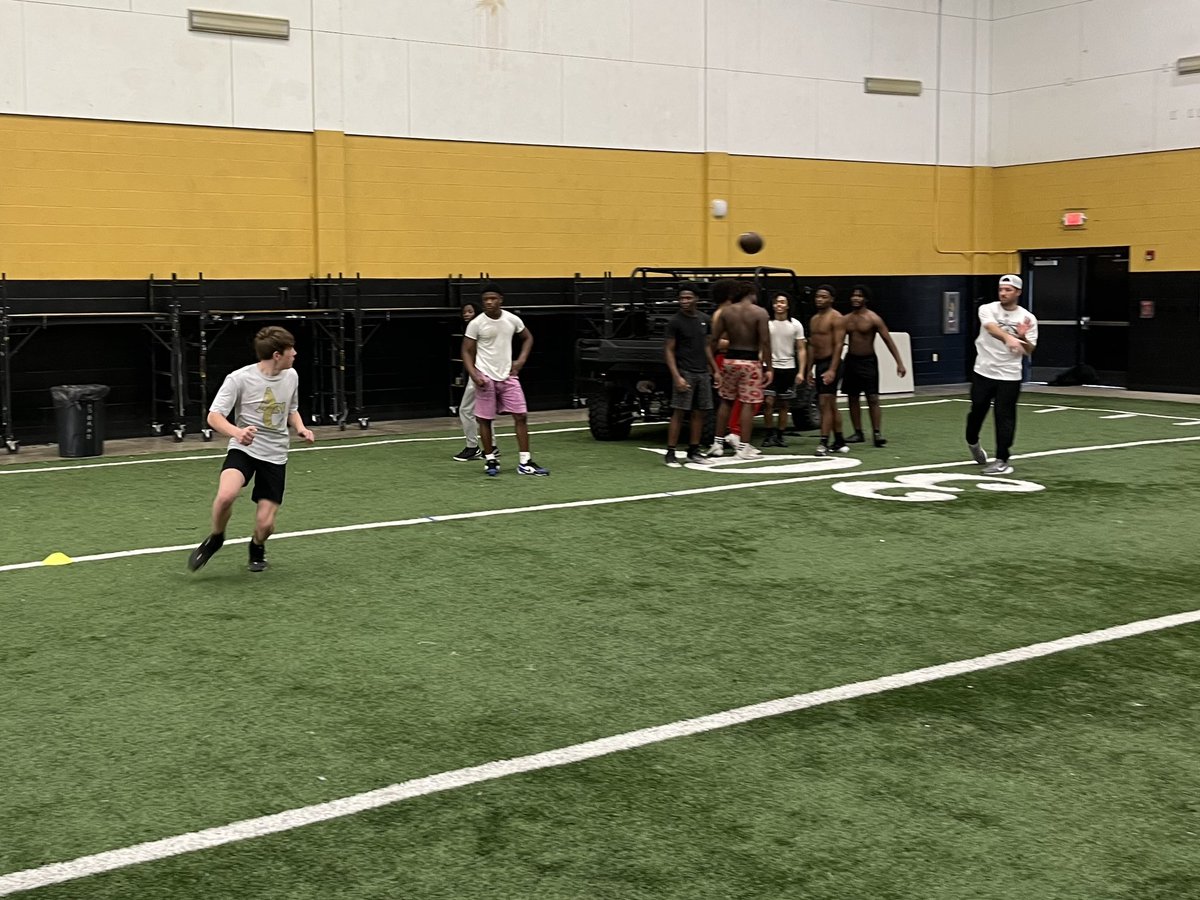 Offense had a great turn out yesterday for position school. Thank you parents for getting them to us!

#TOUGH #EPED