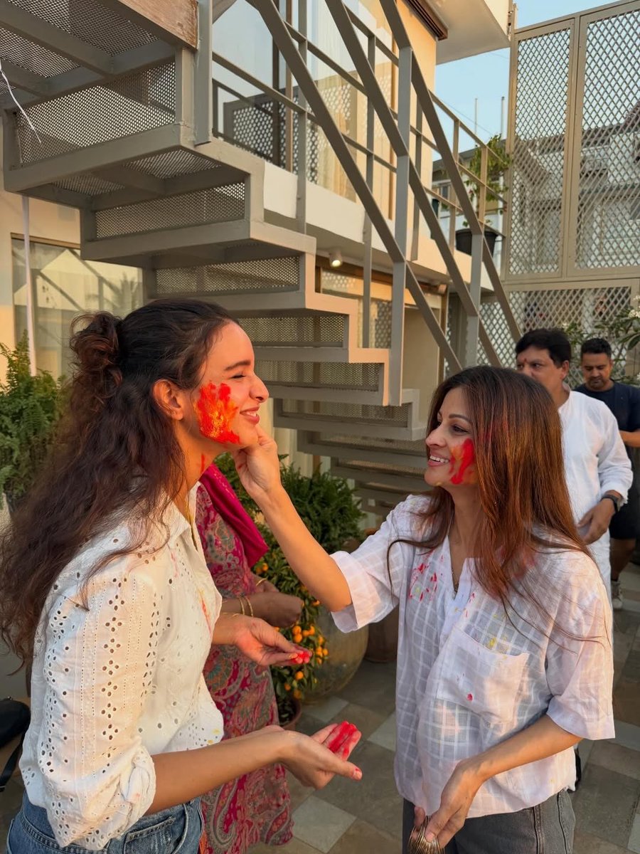 indiaforums's tweet photo. Triptii Dimri celebrates a vibrant and love-filled Holi with rumoured boyfriend Sam Merchant and family, soaking in the festive colours and joyful moments together. 🌸
.
.
.
#TriptiiDimri #SamMerchant #HoliCelebration #Holi2026 https://t.co/TTXGfbYX7o