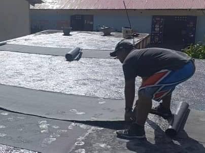 WillianGil's tweet photo. Avanzamos en el estado #Sucre
Realizamos labores de impermeabilización en las áreas administrativas y pasillos de la Escuela Pedro Elías Marcano, ubicada en el municipio Libertador.
Con estas mejoras, garantizamos espacios dignos para el aprendizaje de 456 estudiantes. https://t.co/iJkxyBv0R1