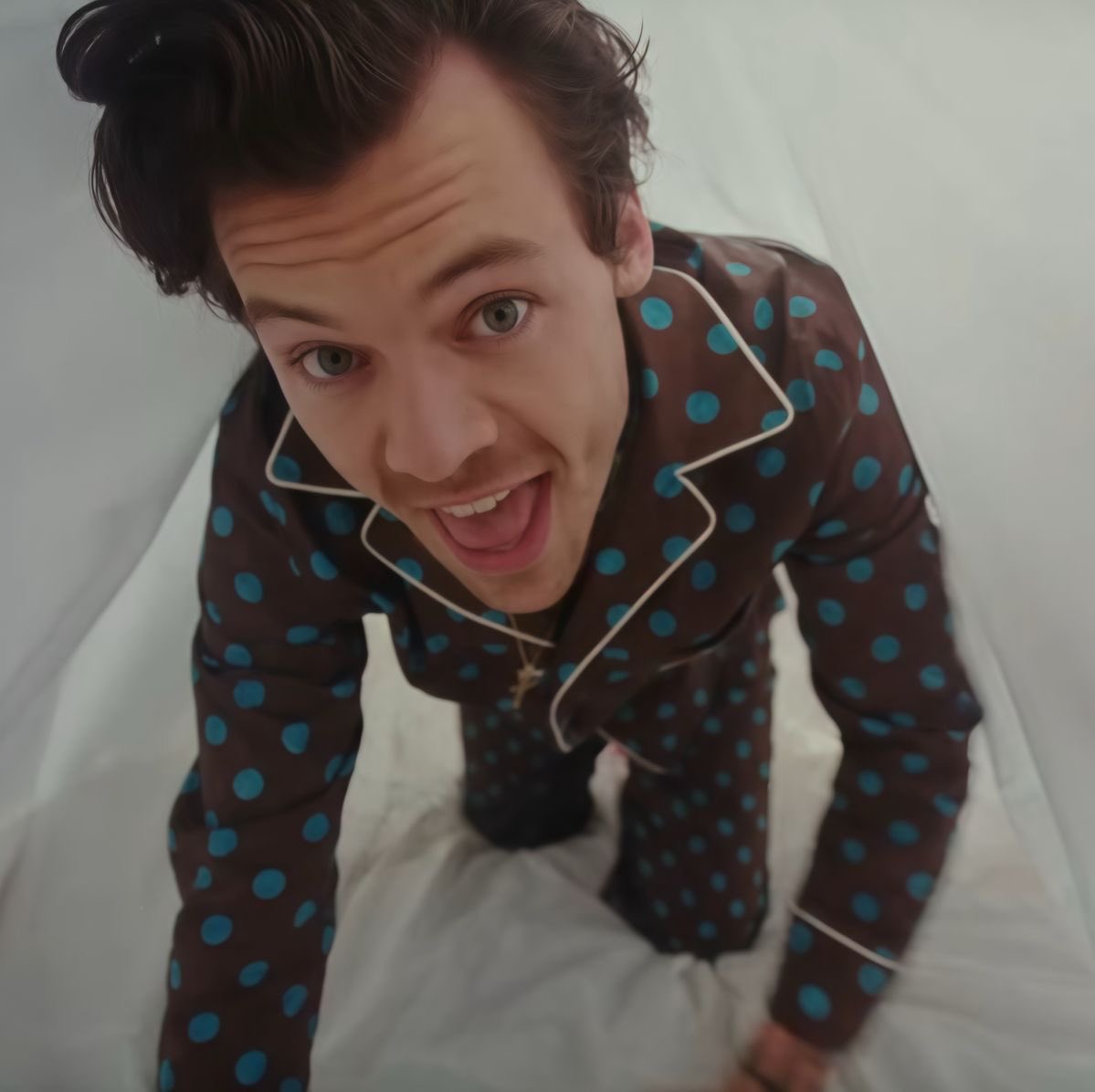 hxrrycoded's tweet photo. Officially, a new era begins today. Thank you for everything, Harry’s House. 🤍🏠🌻 https://t.co/MupJ67utSI