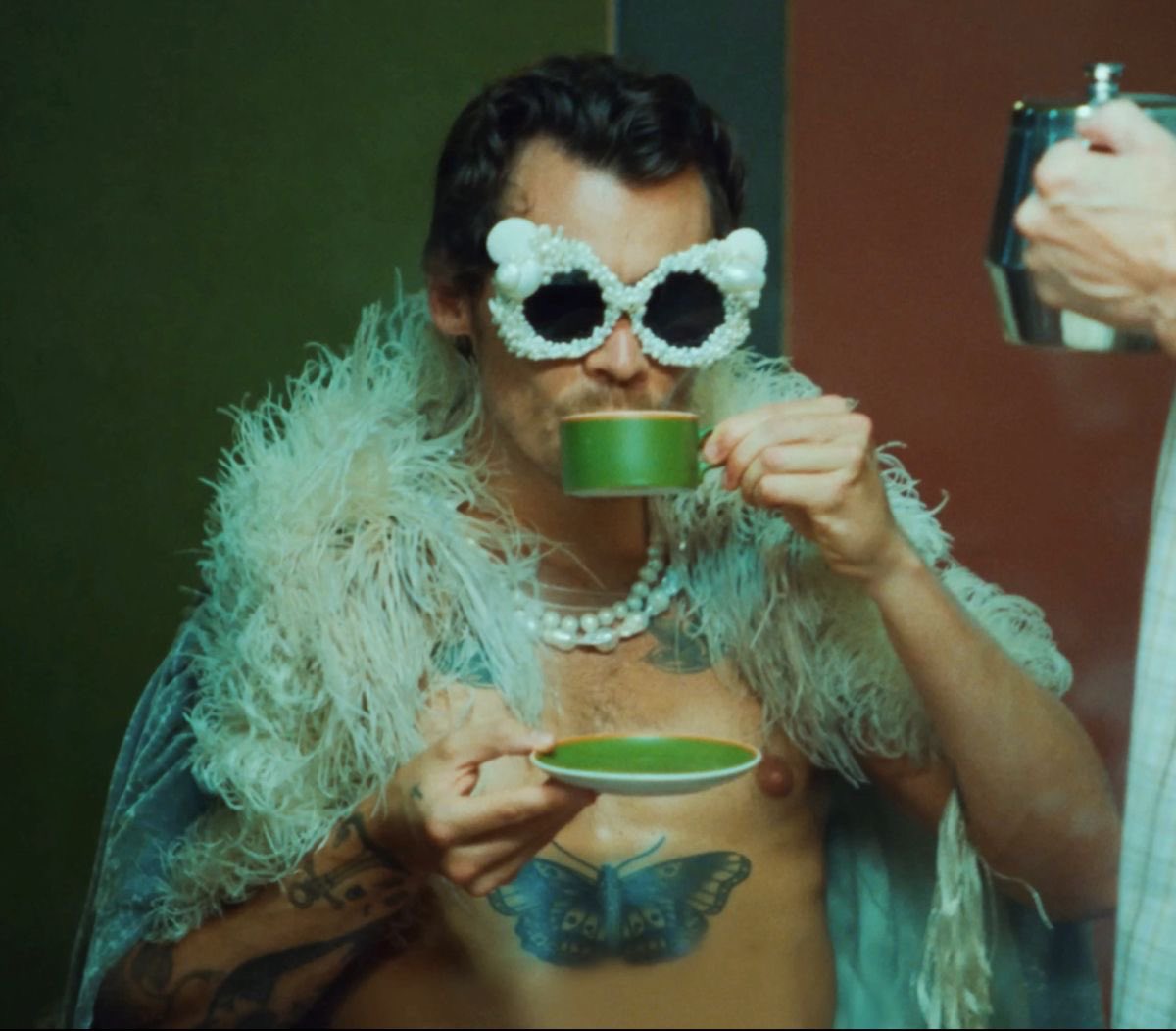 hxrrycoded's tweet photo. Officially, a new era begins today. Thank you for everything, Harry’s House. 🤍🏠🌻 https://t.co/MupJ67utSI