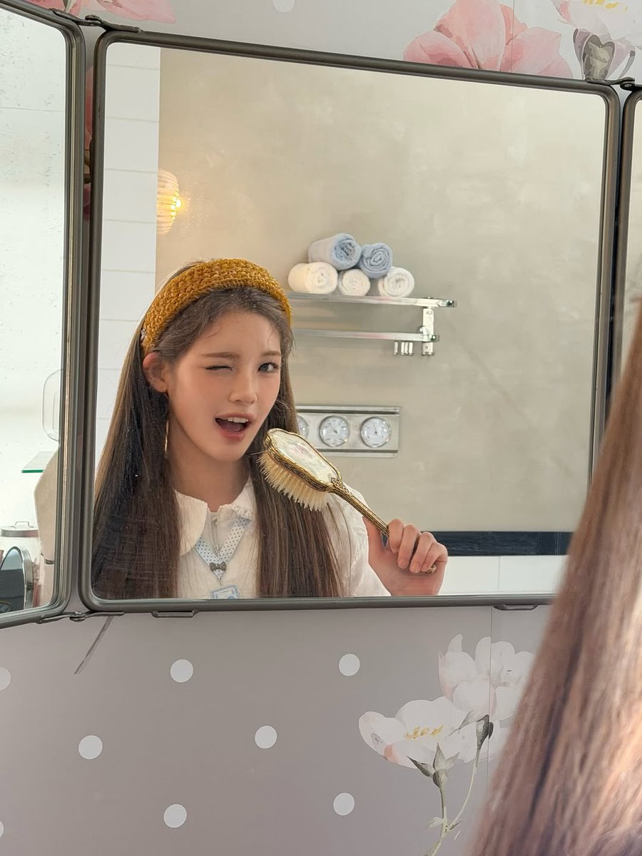 YUHAGLOBAL's tweet photo. 📸| 260226 Hearts2Hearts Instagram Update with #YUHA 

“which royalty am I?”

#YUHA #유하 #ユハ #柳河岚
#Hearts2Hearts #하츠투하츠 https://t.co/2eTBgmFWA0