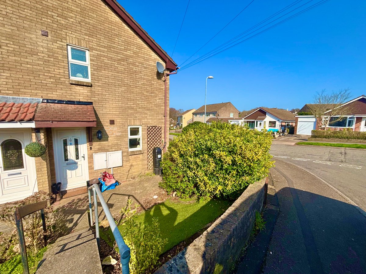 AngelwoodsAgent's tweet photo. New to market - 2 Bed Semi-Detached House, Oak Tree Close, New Inn, Pontypool, £180,000. View details: https://t.co/AuaqhKhNot https://t.co/xcNuzBzhd5