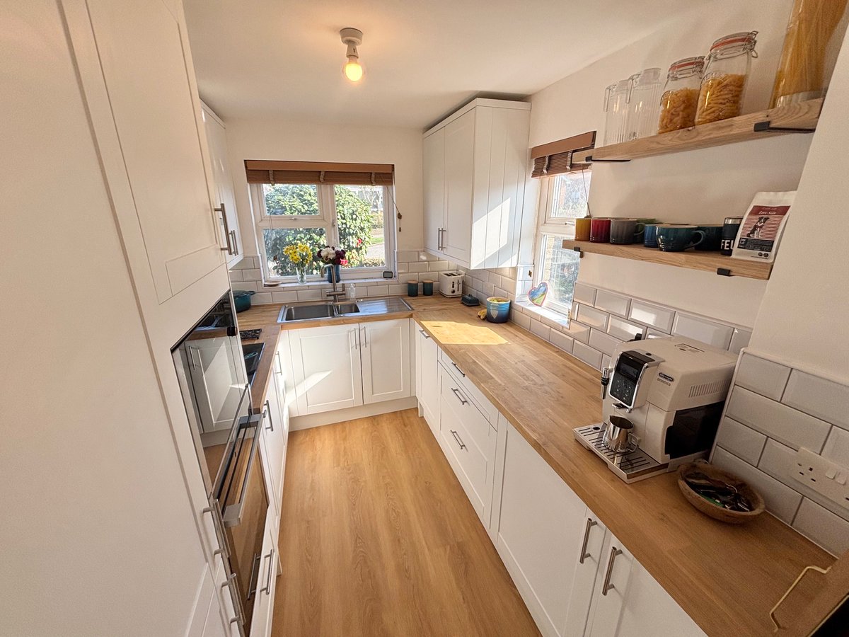 AngelwoodsAgent's tweet photo. New to market - 2 Bed Semi-Detached House, Oak Tree Close, New Inn, Pontypool, £180,000. View details: https://t.co/AuaqhKhNot https://t.co/xcNuzBzhd5