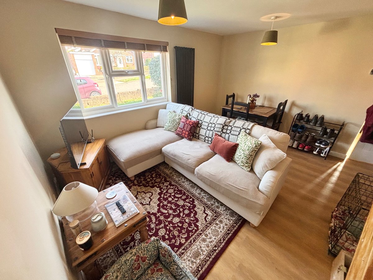 AngelwoodsAgent's tweet photo. New to market - 2 Bed Semi-Detached House, Oak Tree Close, New Inn, Pontypool, £180,000. View details: https://t.co/AuaqhKhNot https://t.co/xcNuzBzhd5