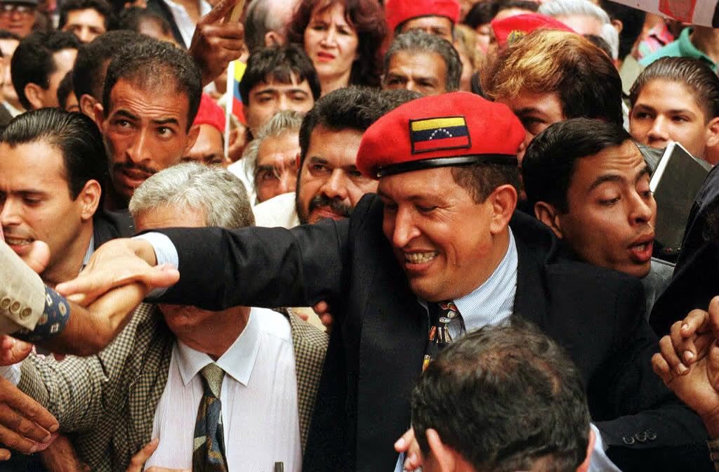 ElNecio_Cuba's tweet photo. 🇻🇪 Ojalá Venezuela nunca se olvide de lo que hiciste: es preferible la amenaza, es preferible ser atacado, es preferible morir, antes que humillarse ante el imperio al que siempre mandaste al carajo. El gran temor de América Latina es que los hijos que adoptaron tu nombre, los que dijeron ser Chávez, se hayan olvidado de ti. Te quiero mucho, Comandante. ¡Mi lealtad eterna!