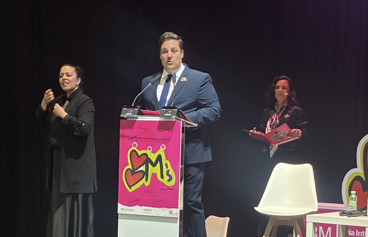 RicardoS2019's tweet photo. Entrega de reconocimientos Sevilla Women Week. 
Enhorabuena al @Ayto_Sevilla y a su delegado @ppepelusev por su trabajo en favor de la igualdad . 
Felicidades a Victoria Cabrera, Lola Carranza, Carmen Tamayo, La Pelo e Isabel Morillo por ser grandes ejemplos de liderazgo. https://t.co/SZXoKe0N1P