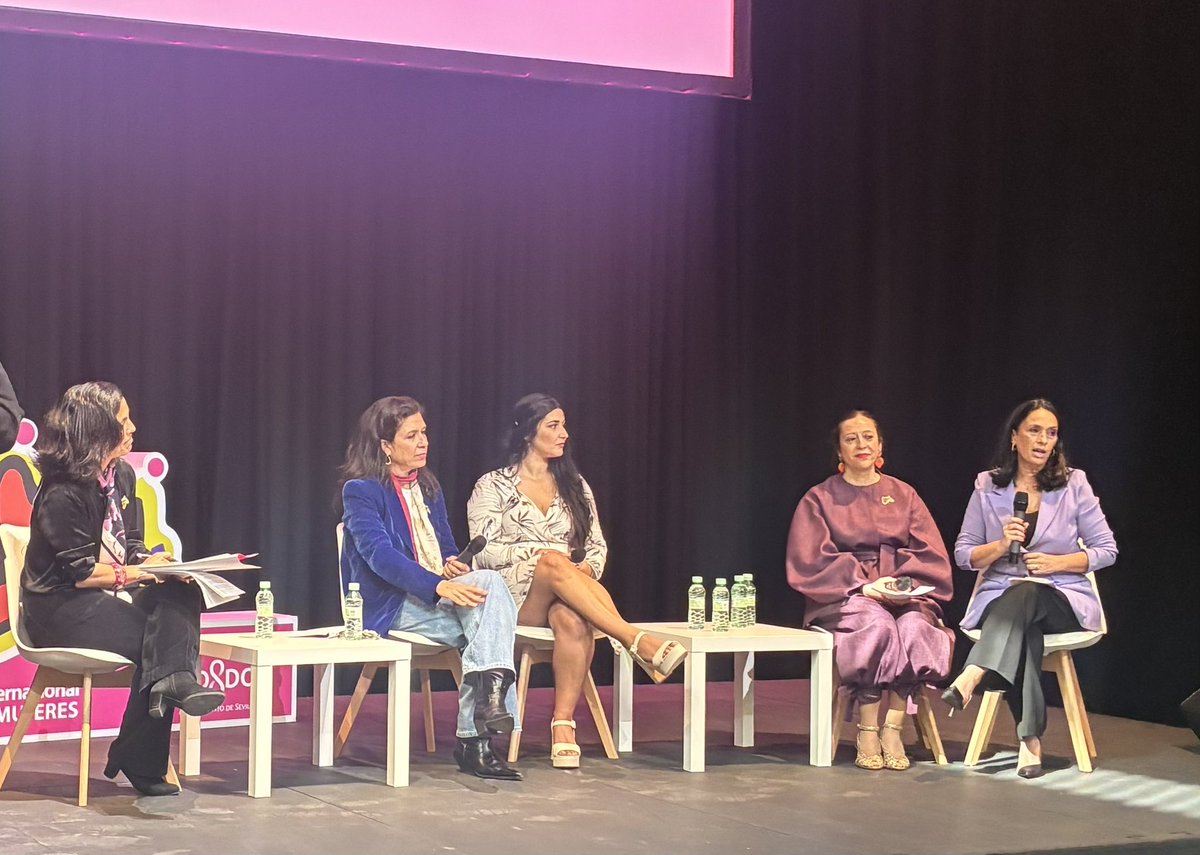 RicardoS2019's tweet photo. Entrega de reconocimientos Sevilla Women Week. 
Enhorabuena al @Ayto_Sevilla y a su delegado @ppepelusev por su trabajo en favor de la igualdad . 
Felicidades a Victoria Cabrera, Lola Carranza, Carmen Tamayo, La Pelo e Isabel Morillo por ser grandes ejemplos de liderazgo. https://t.co/SZXoKe0N1P