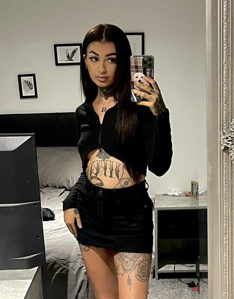 PrincessaBethan's tweet photo. Who wants to be a community coffee sender to me and 3 gorgeous dommes?😌

Tribute then we can discuss further, then once you’re in the groupchat, you’ll be stuck in there forever😏

findom humanatm drain https://t.co/NLVlF9swkt