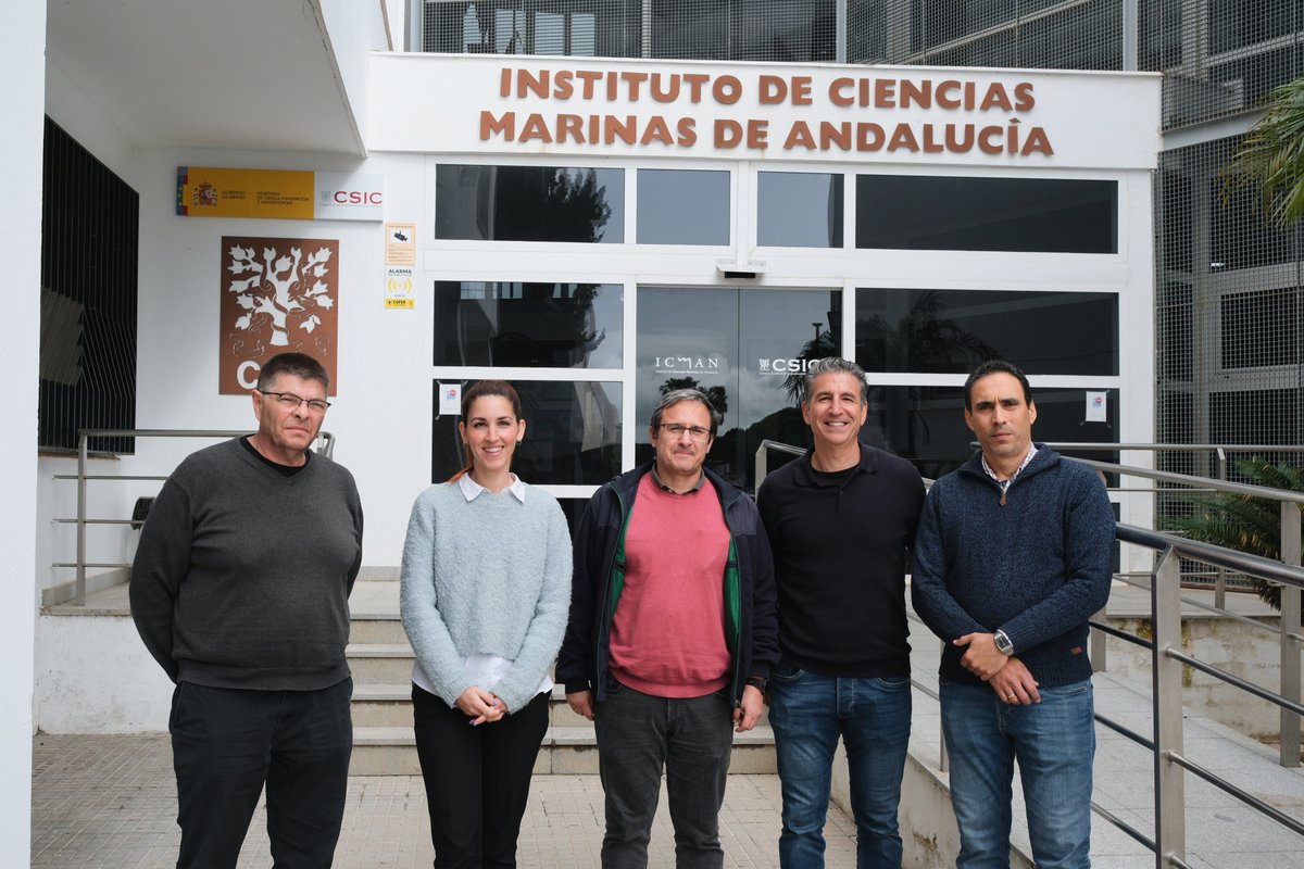 ICMAN_CSIC's tweet photo. Hoy hemos tenido el placer de recibir una visita de representantes del Ayuntamiento de Puerto Real para conocer las instalaciones del ICMAN. Estamos muy contentos por el interés que el consistorio está mostrando en nuestro trabajo.
#icman #PuertoReal https://t.co/ZTwH9CGVkw