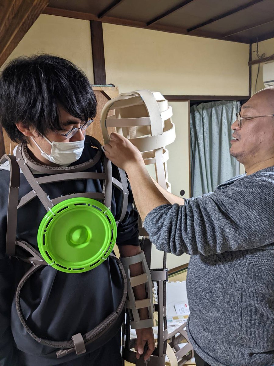 今回、三体の怪人を作らなければなりません。自分は装着しないのでアクターがいないとどうしても作業が滞ります。作業場に人がいてるだけで嬉しい嬉しい(^ー^)
#転機与砲
#転機ファントリ